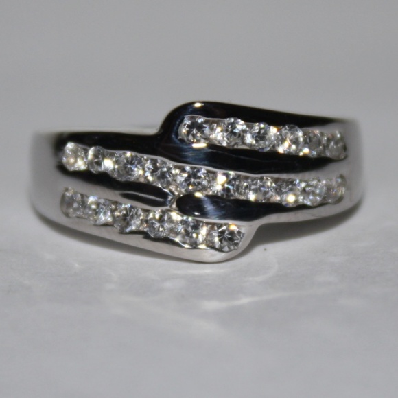 Vintagejelyfish Jewelry - NWT Sterling silver CZ thick band ring